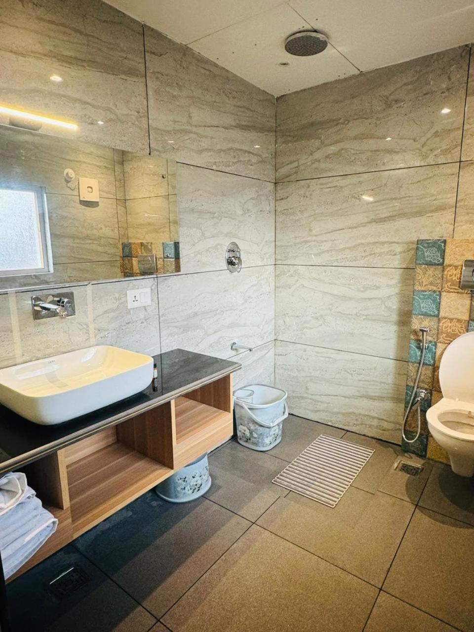De Elaaf The Luxury Stay Srīnagar Esterno foto